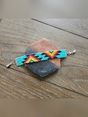 Hand Beaded Turquoise Southwestern Pattern Bracelet - Sunburst
